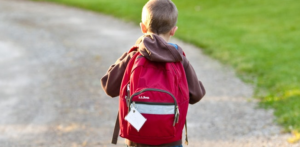 Read more about the article Como o uso de mochilas escolares podem ocasionar problemas na coluna?
